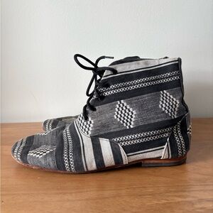 Osborn Woven Ankle Boots – Black & White – EU 39